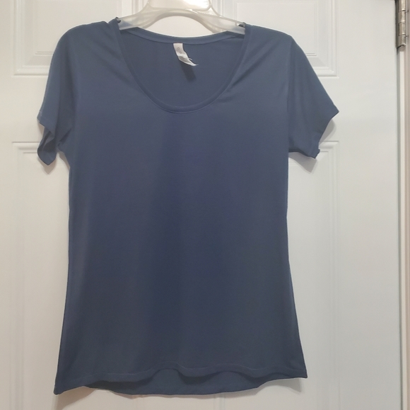 Amazon Essentials Core 10  Women's Classic Fit Short Sleeve Scoop Neck T-Shirt - Picture 2 of 14